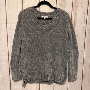 Orvis Women's Gray Chenille Knit V-Neck Pullover Sweater
Size Small NWOT